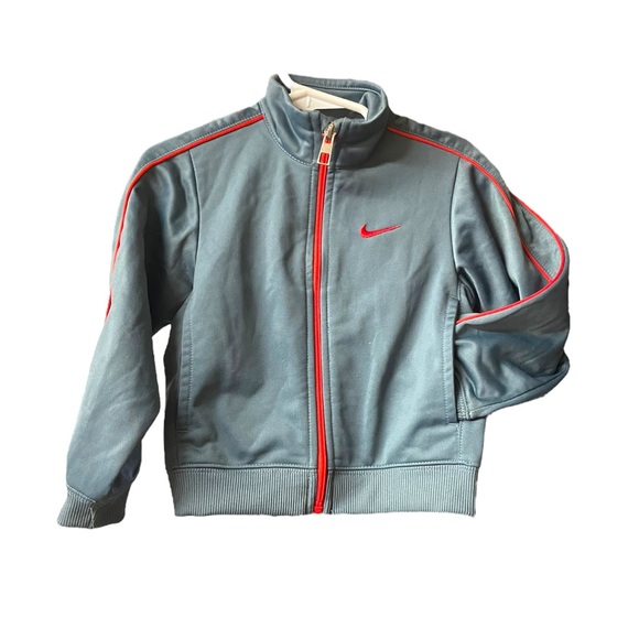 ✨BOYS NIKE JACKET✨ - Picture 2 of 8